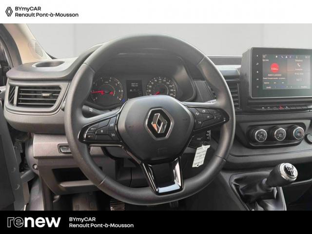 Renault Trafic image 2