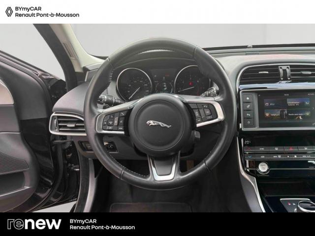 Jaguar Xe image 2