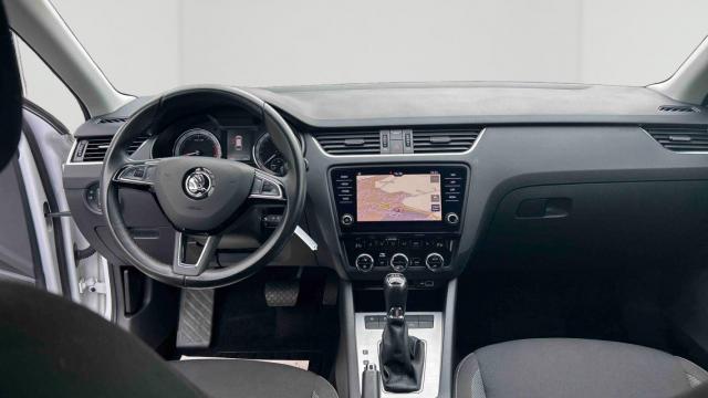 Skoda Octavia image 2