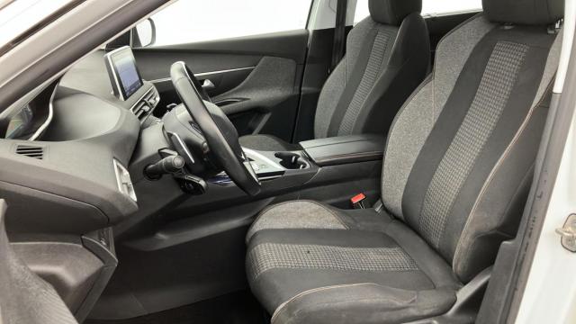 Peugeot 5008 image 2
