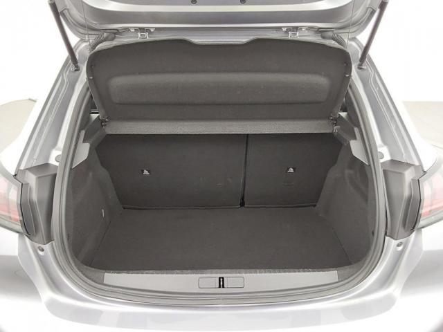 Peugeot 208 image 8