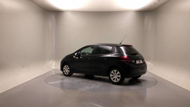 Peugeot 208 image 8