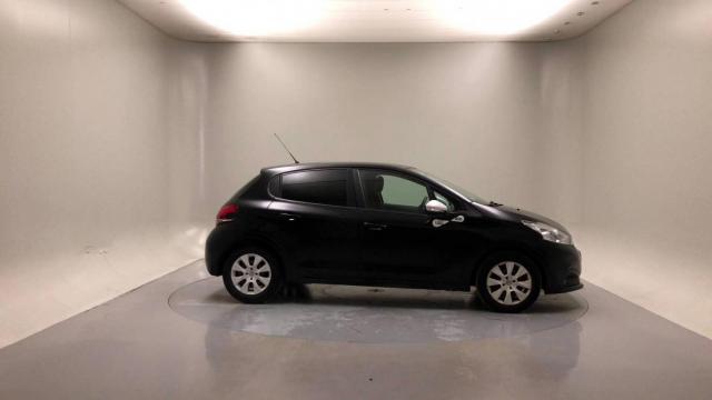 Peugeot 208 image 2