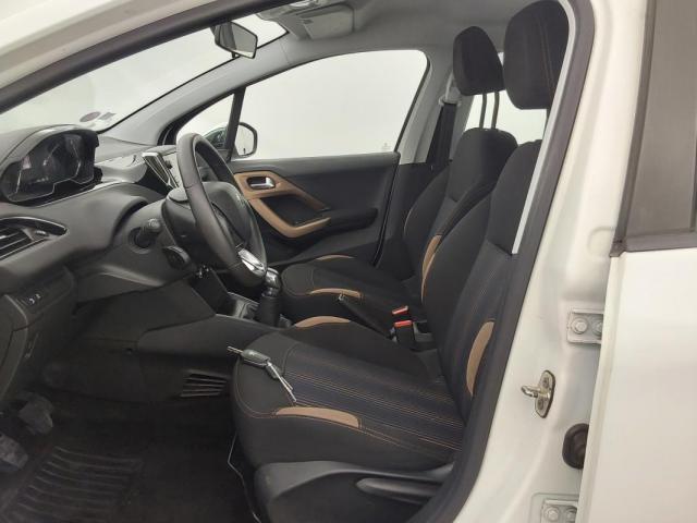 Peugeot 208 image 6