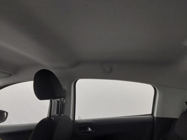 Peugeot 208 image 8
