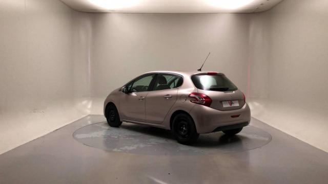 Peugeot 208 image 1