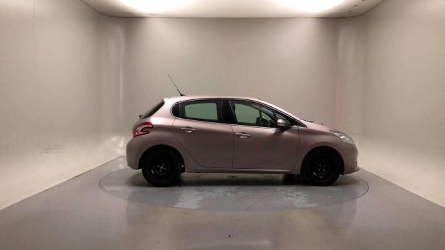 Peugeot 208 image 2