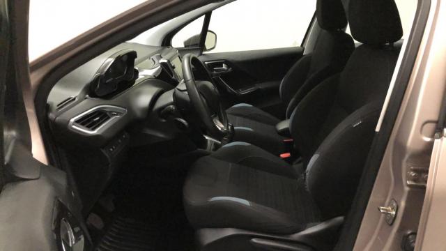 Peugeot 208 image 3