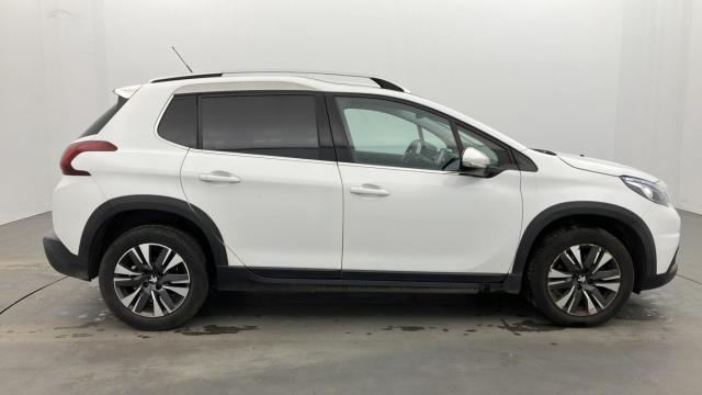 Peugeot 2008 image 8