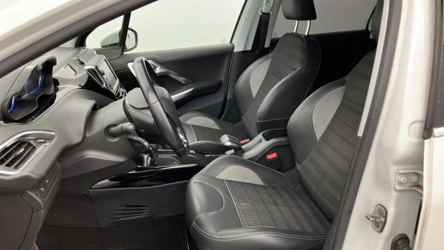 Peugeot 2008 image 2