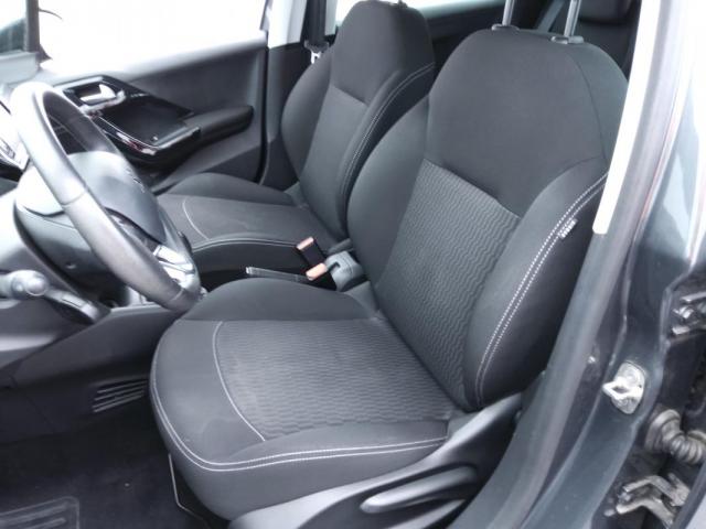 Peugeot 208 image 5