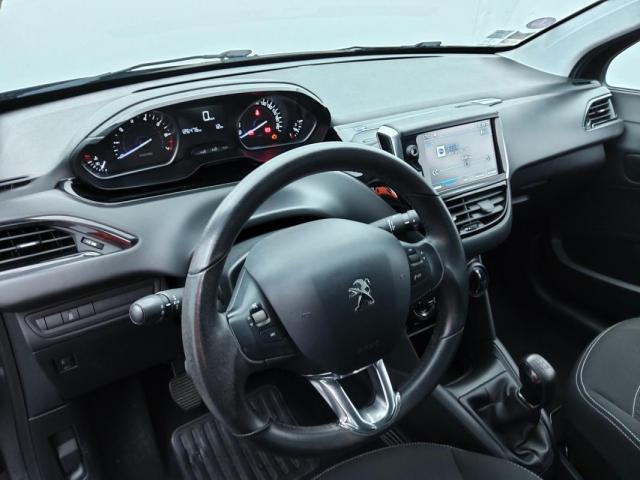 Peugeot 208 image 2