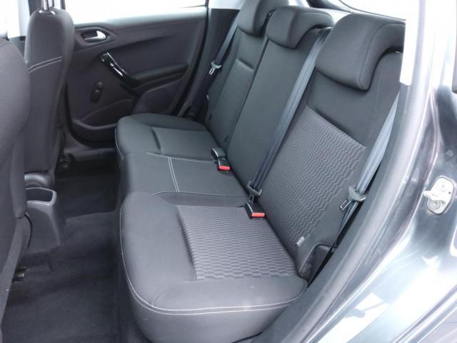 Peugeot 208 image 7