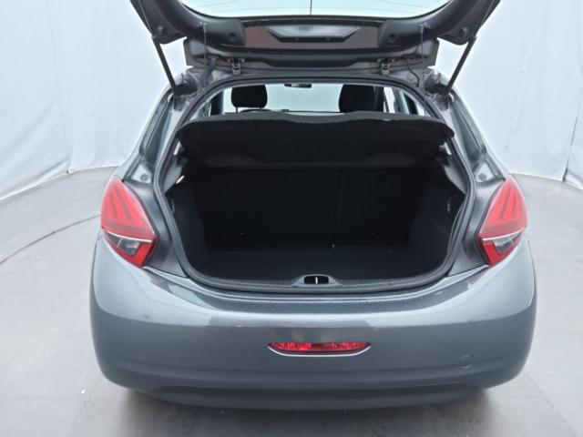 Peugeot 208 image 1