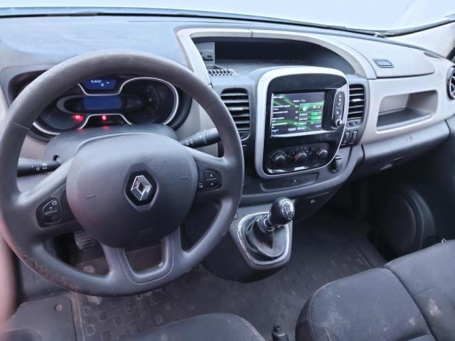 Renault Trafic image 2