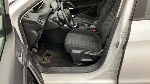 Peugeot 308 image 2