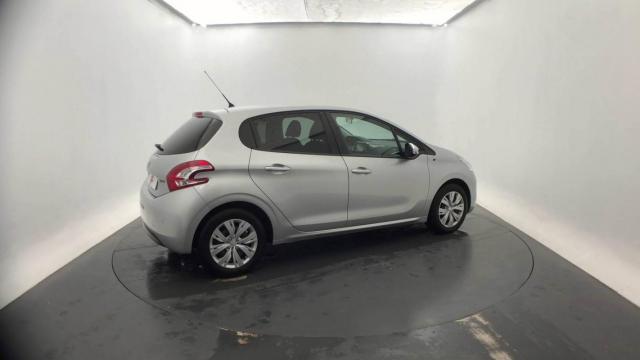 Peugeot 208 image 8