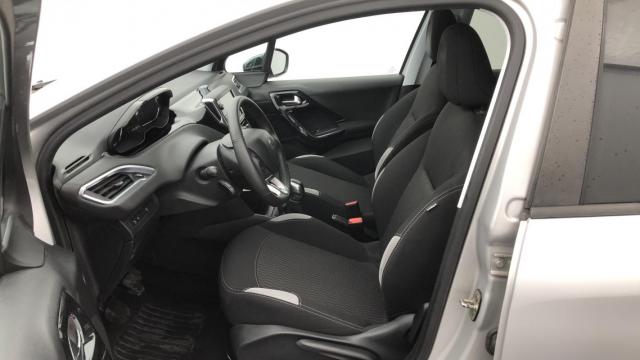 Peugeot 208 image 6