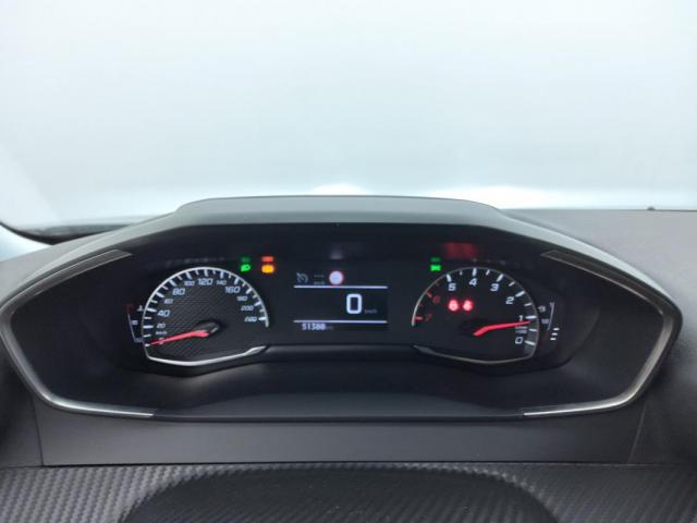 Peugeot 2008 image 8