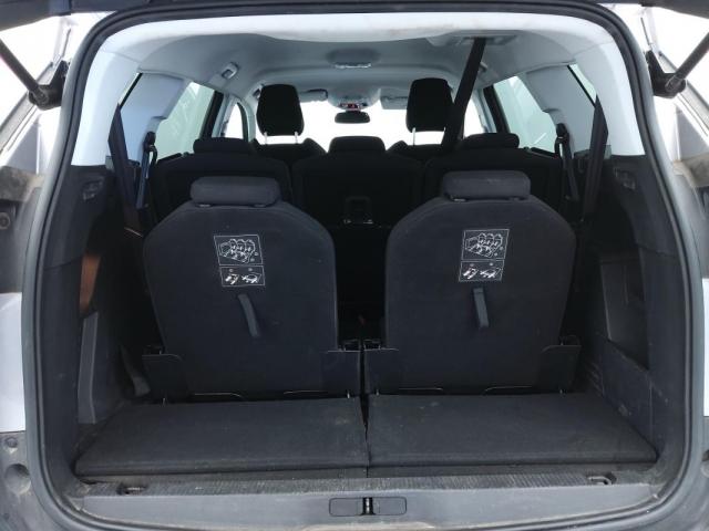 Peugeot 5008 image 1