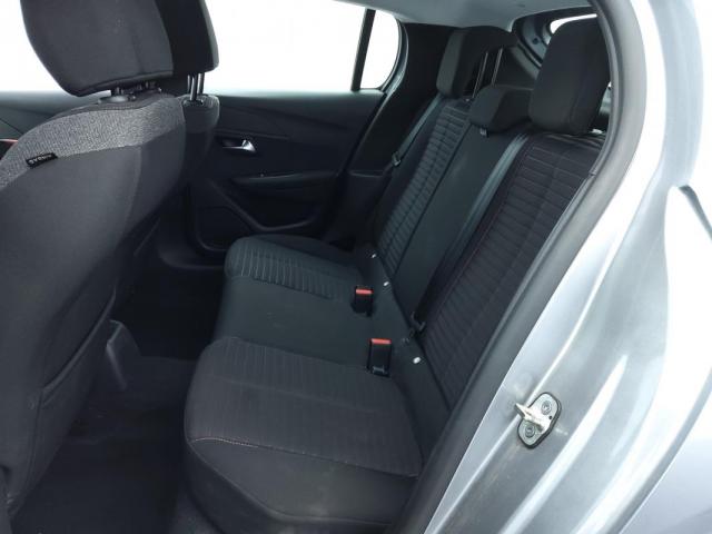 Peugeot 208 image 8