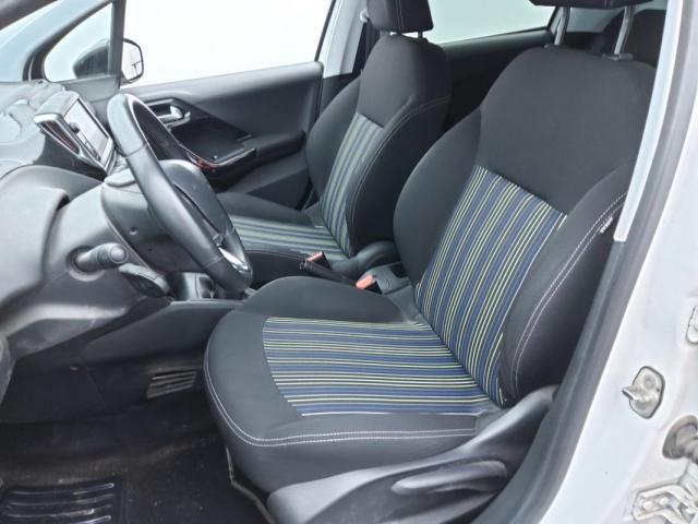 Peugeot 208 image 7