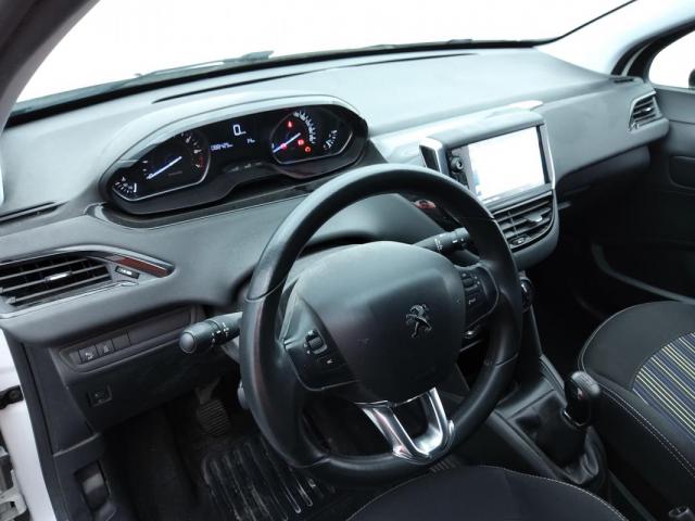 Peugeot 208 image 1