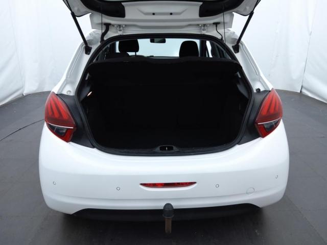 Peugeot 208 image 8