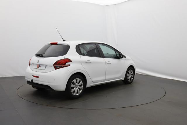 Peugeot 208 image 6