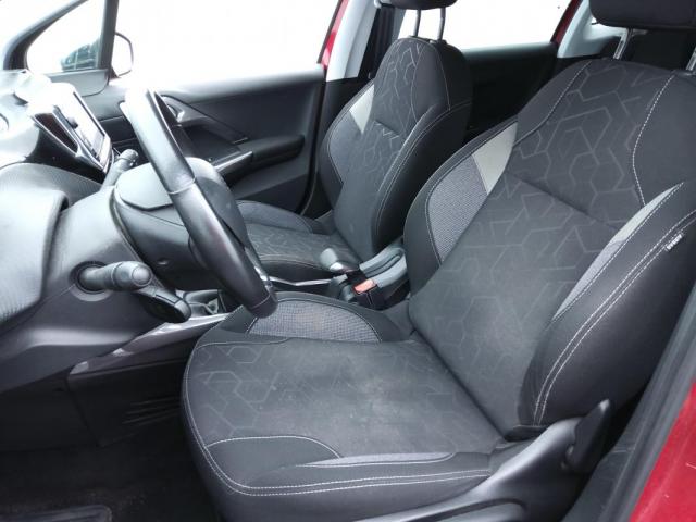 Peugeot 2008 image 3