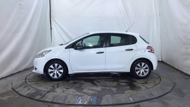 Peugeot 208 image 1