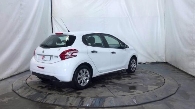 Peugeot 208 image 7