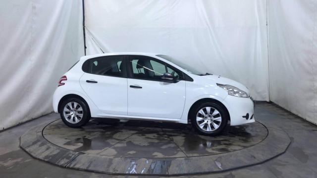 Peugeot 208 image 2