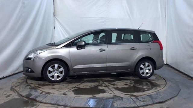 Peugeot 5008 image 6