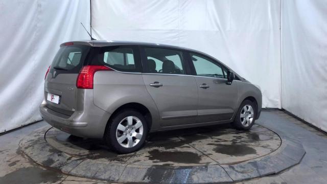 Peugeot 5008 image 2