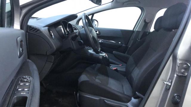 Peugeot 5008 image 4