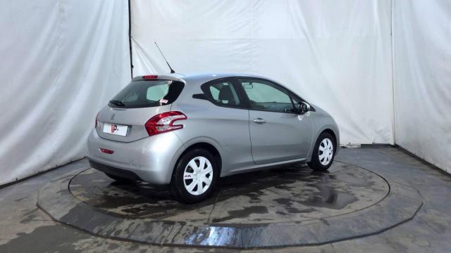 Peugeot 208 image 1