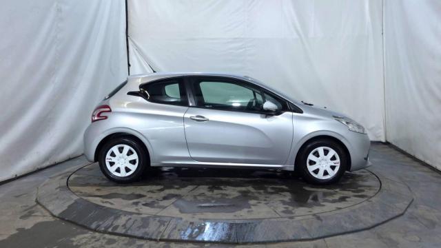 Peugeot 208 image 8