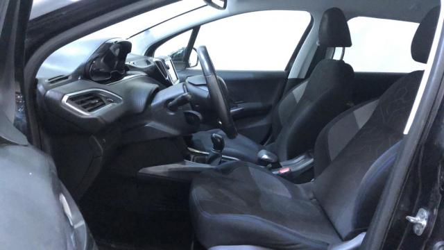 Peugeot 2008 image 2