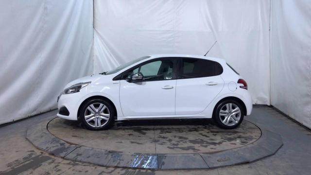 Peugeot 208 image 5