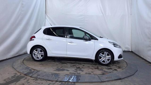 Peugeot 208 image 4