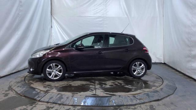 Peugeot 208 image 2