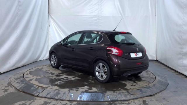 Peugeot 208 image 7