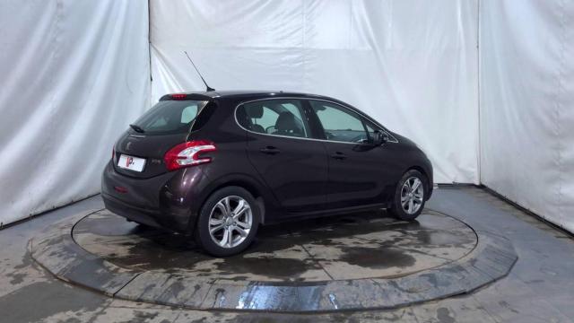 Peugeot 208 image 8