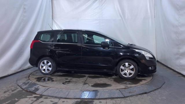 Peugeot 5008 image 1