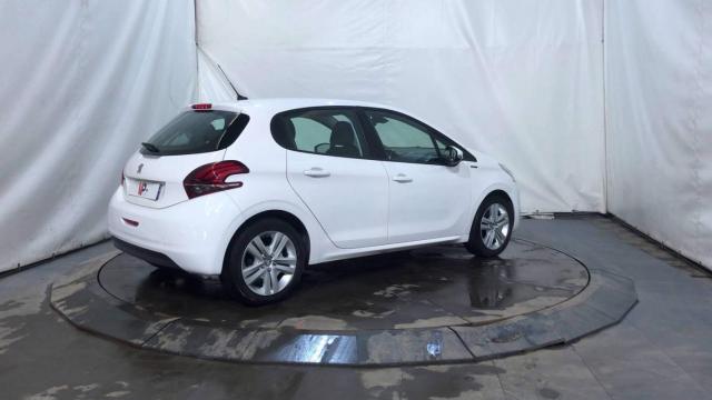 Peugeot 208 image 3