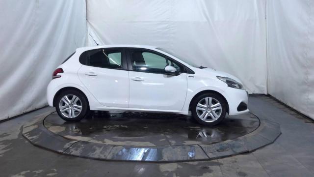 Peugeot 208 image 1