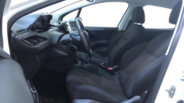 Peugeot 208 image 5