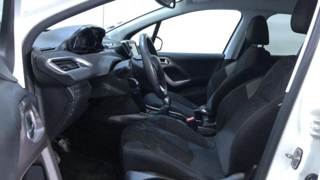 Peugeot 2008 image 2