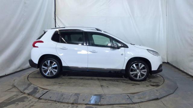 Peugeot 2008 image 3